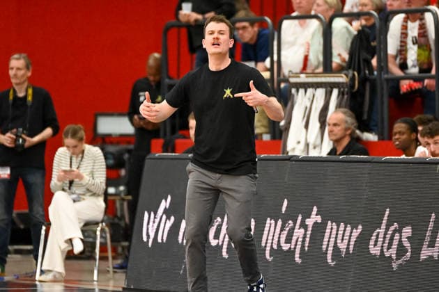 Hendrik Gruhn Artland Dragons, coach gestures Artland Dragons vs Bayer Giants Leverkusen, 2 Basketball Bundesliga, Pro A, 34 Matchday, Season 2025 2026, 02 05 2026, Artland Dragons vs Bayer Giants Leverkusen, 2 Basketball Bundesliga, Pro A, 34 Matchday, Season 2025 2026, 02 05 2026 Quakenbrueck Copyright: xEibner-Pressefoto RobertxGertzenx EP_RGN