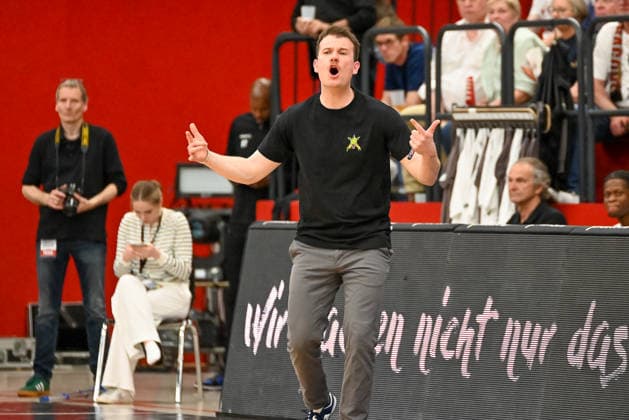 Hendrik Gruhn Artland Dragons, coach gestures Artland Dragons vs Bayer Giants Leverkusen, 2 Basketball Bundesliga, Pro A, 34 Matchday, Season 2025 2026, 02 05 2026, Artland Dragons vs Bayer Giants Leverkusen, 2 Basketball Bundesliga, Pro A, 34 Matchday, Season 2025 2026, 02 05 2026 Quakenbrueck Copyright: xEibner-Pressefoto RobertxGertzenx EP_RGN