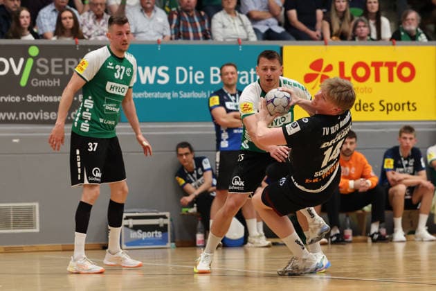 02 05 2026, Handball, Men, 3 Liga Staffel Süd West, Season 2025 2026, HG Saarlouis TV Homburg, Jan Ole Schimmel TV Homburg , Yves Kunkel HG Saarlouis , Tom Paetow HG Saarlouis Saarlouis Stadtgartenhalle Saarland Germany DEU Copyright: xSebastianxBachx