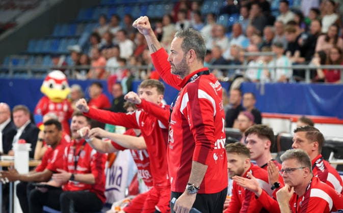 02 05 2026, Germany, Bietigheim, Handball 2 Bundesliga, SG BBM Bietigheim vs VfL Eintracht Hagen, BBM coach Iker Romero cheers, cheers