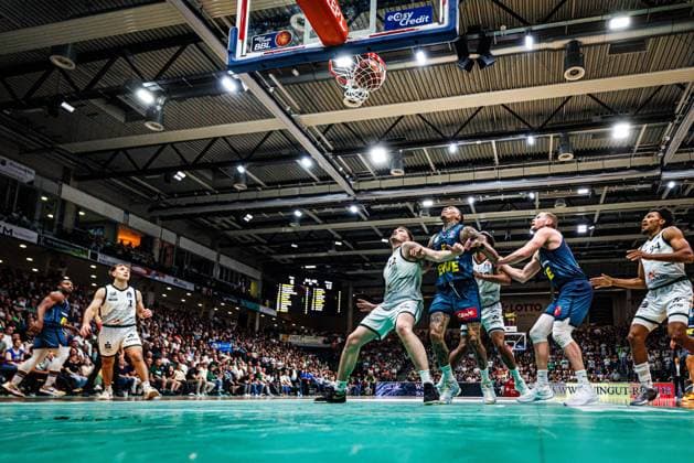 Marten Linssen Gladiators Trier , Michale Kyser EWE Baskets Oldenburg , Seth Hinrichs EWE Baskets Oldenburg , Nolan Adekunle Gladiators Trier , George King Gladiators Trier under the basket, Vet Concept Gladiators Trier vs EWE Baskets Oldenburg, Basketball , Basketball, easyCredit BBL, Matchday 32, Season 2025 2026, 02 05 2026 Vet Concept Gladiators Trier vs EWE Baskets Oldenburg, Basketball , Basketball, easyCredit BBL, Matchday 32, Season 2025 2026, 02 05 2026 Copyright: xEibner-Pressefoto AlexanderxNeisx EP_ANS