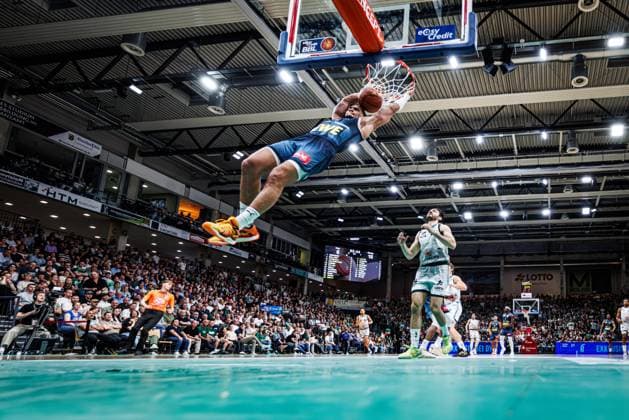 Nicholas Tischler EWE Baskets Oldenburg hangs on the basket, Vet Concept Gladiators Trier vs EWE Baskets Oldenburg, Basketball , Basketball, easyCredit BBL, 32 Matchday, Season 2025 2026, 02 05 2026 Vet Concept Gladiators Trier vs EWE Baskets Oldenburg, Basketball , Basketball, easyCredit BBL, 32 Matchday, Season 2025 2026, 02 05 2026 Copyright: xEibner-Pressefoto AlexanderxNeisx EP_ANS