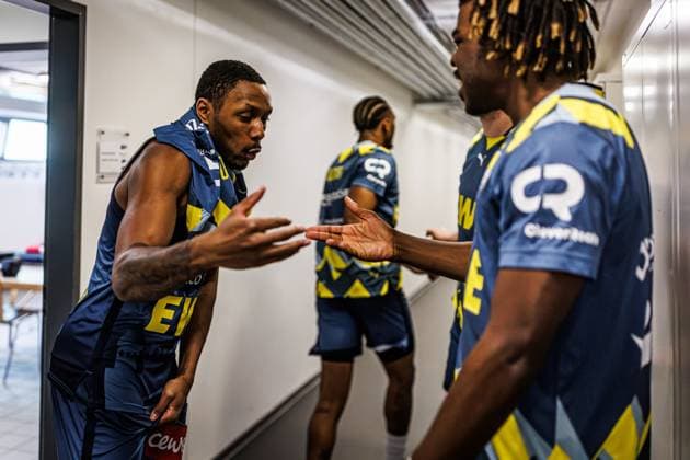 Dakarai Tucker EWE Baskets Oldenburg and Ralph Hounnou EWE Baskets Oldenburg , Vet Concept Gladiators Trier vs EWE Baskets Oldenburg, Basketball , Basketball, easyCredit BBL, Matchday 32, Season 2025 2026, 02 05 2026 Vet Concept Gladiators Trier vs EWE Baskets Oldenburg, Basketball , Basketball, easyCredit BBL, Matchday 32, Season 2025 2026, 02 05 2026 Copyright: xEibner-Pressefoto AlexanderxNeisx EP_ANS