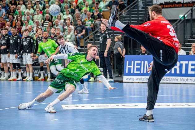 Handball Bundesliga HSG Wetzlar THW Kiel, 02 05 26 Dominik Mappes HSG Wetzlar, 7 , Andreas Wolff THW Kiel, 33 Handball Bundesliga HSG Wetzlar THW Kiel Wetzlar, 02 05 26 Copyright: xBEAUTIFULxSPORTS Roeczeyx