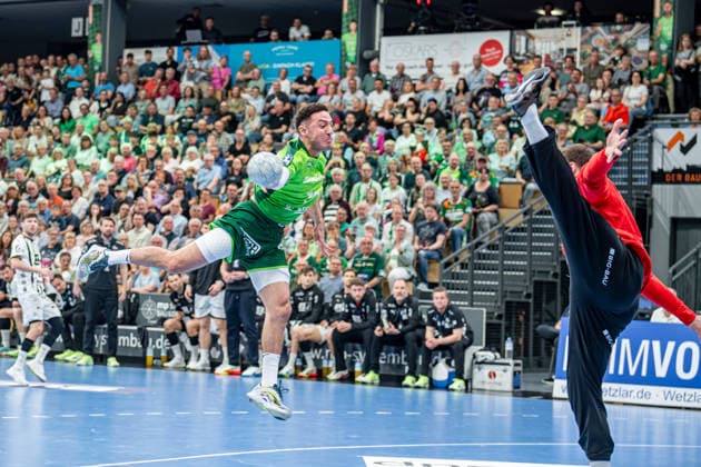 Handball Bundesliga HSG Wetzlar THW Kiel, 02 05 26 Ahmed Nafea HSG Wetzlar, 79 , Andreas Wolff THW Kiel, 33 Handball Bundesliga HSG Wetzlar THW Kiel Wetzlar, 02 05 26 Copyright: xBEAUTIFULxSPORTS Roeczeyx