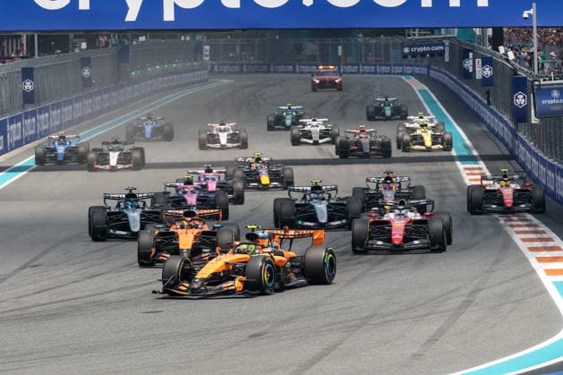 RECORD DATE NOT STATED 2nd May 2026; Miami International Autodrome, Miami, Florida, United States of America; 2026 FIA Formula 1 Miami Grand Prix; Sprint Race; Lando Norris (1) of Great Britain and McLaren Mastercard F1 Team leads the pack of drivers into turn one on the opening lap DavidxBuono