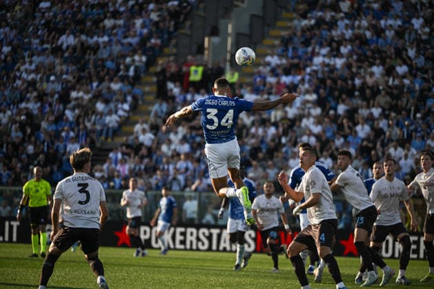 CALCIO - Serie A - Como 1907 vs SSC Napoli Diego Carlos of Calcio Como in action during the Italian Serie A football match between Calcio Como and SSC Napoli on 2 of May 2026 at the Giuseppe Senigallia stadium in Como, Italy Como Italy  Copyright: xIPAxSport ABACAx