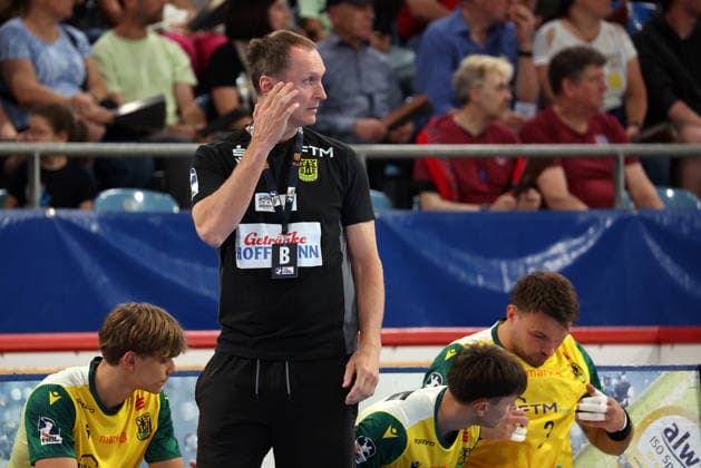 02 05 2026, Germany, Bietigheim, Handball 2 Bundesliga, SG BBM Bietigheim vs VfL Eintracht Hagen, Hagen coach Pavel Prokopec