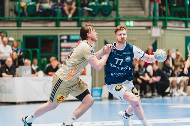 Thomas Alfred Solstad TSV Hannover Burgdorf, 44 in duel with Johannes Wasielewski Bergischer HC, 77 Bergischer HC vs TSV Hannover Burgdorf, Handball, Daikin 1 HBL, Matchday 30, Season 2025 26, 02 04 2026, Bergischer HC vs TSV Hannover Burgdorf, Handball, Daikin 1 HBL, Matchday 30, Season 2025 26, 02 04 2026 Wuppertal Copyright: xEibner-Pressefoto LukasxBaldygax EP_LBA
