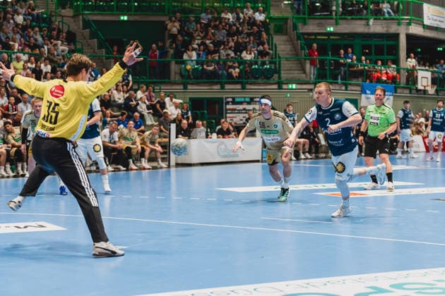 Joel Birlehm TSV Hannover Burgdorf, 35 trying to stop a 7-meter from Noah Beyer Bergischer HC, 02 Bergischer HC vs TSV Hannover Burgdorf, Handball, Daikin 1 HBL, Matchday 30, Season 2025 26, 02 04 2026, Bergischer HC vs TSV Hannover Burgdorf, Handball, Daikin 1 HBL, Matchday 30, Season 2025 26, 02 04 2026 Wuppertal Copyright: xEibner-Pressefoto LukasxBaldygax EP_LBA