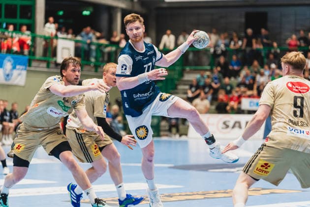 Johannes Wasielewski Bergischer HC, 77 rises to the throw Bergischer HC vs TSV Hannover Burgdorf, Handball, Daikin 1 HBL, Matchday 30, Season 2025 26, 02 04 2026, Bergischer HC vs TSV Hannover Burgdorf, Handball, Daikin 1 HBL, Matchday 30, Season 2025 26, 02 04 2026 Wuppertal Copyright: xEibner-Pressefoto LukasxBaldygax EP_LBA