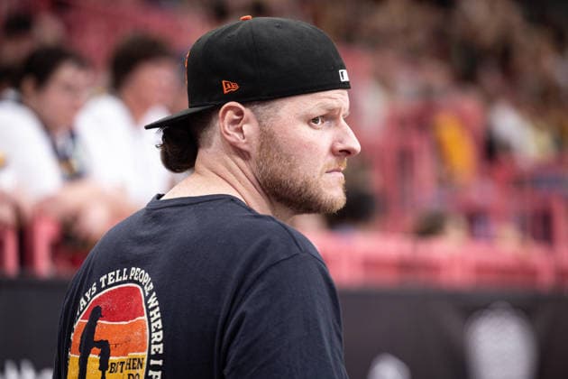 Tigers Tuebingen Eisbaeren Bremerhaven, Herren, 2 Bundesliga, Barmer 2 Basketball Bundesliga, pro A, 34 Spieltag, Spielzeit 2025 2026, 02 05 2026 BBL Legende John Bryant auf der Bank von Bremerhaven