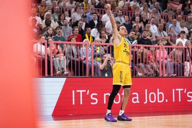 Tigers Tuebingen Eisbaeren Bremerhaven, Herren, 2 Bundesliga, Barmer 2 Basketball Bundesliga, pro A, 34 Spieltag, Spielzeit 2025 2026, 02 05 2026 Isaiah Sanders Tigers Tuebingen, 10 nach dem Dreierwurf