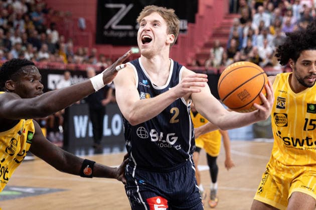 Tigers Tuebingen Eisbaeren Bremerhaven, Men, 2 Bundesliga, Barmer 2 Basketball Bundesliga, pro A, 34 Matchday, Season 2025 2026, 02 05 2026 Raphael Falkenthal Eisbaeren Bremerhaven, 02 with the ball