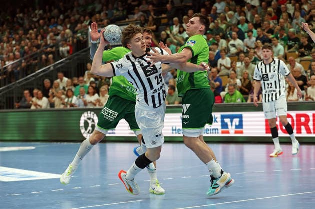 02 05 2026, xovx, Handball Daikin Handball Bundesliga, HSG Wetzlar THW Kiel v l Jona Schoch HSG Wetzlar , Johan Hinrich Rohwer THW Kiel , Josip Simic HSG Wetzlar Wetzlar Buderus Arena Hessen Germany EN