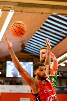 Kyle Castlin, Marko Bacak 2 Bundesliga Pro A, 34 Matchday, 46ers, Basketball, Basketball season 2025 2026, BBL, Germany, Giessen 46ers EPG Baskets Koblenz, Giessen in red,Koblenz in green, Men, Men