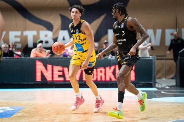 Lenny Anigbata Nr 12 MHP Riesen Ludwigsburg vs Jushua Hawley Nr 3 Basketball Loewen Braunschweig GER, Basketball Loewen Braunschweig vs MHP Riesen Ludwigsburg, Basketball, easyCredit BBL, Week 32, Season 2025 26, 02 05 2026 GER, Basketball Loewen Braunschweig vs MHP Riesen Ludwigsburg, Basketball, easyCredit BBL, Week 32, Season 2025 26, 02 05 2026 Braunschweig Copyright: xEibner-Pressefoto DanielxREINELTx EP_DRT