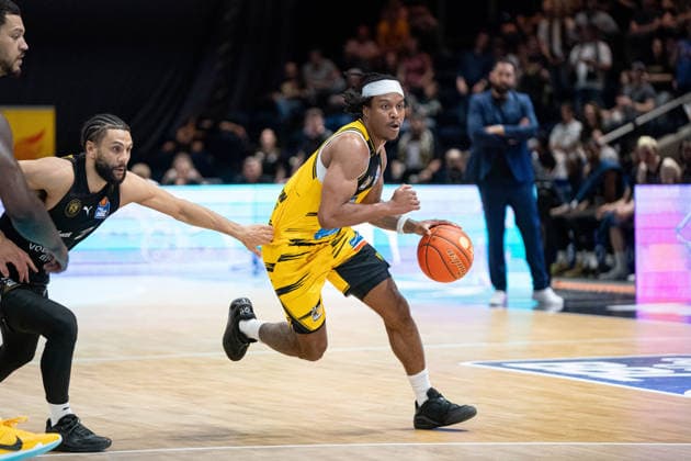 Stef Smith Nr 3 MHP Riesen Ludwigsburg vs Kaza Kajami Keane Nr 24 Basketball Loewen Braunschweig GER, Basketball Loewen Braunschweig vs MHP Riesen Ludwigsburg, Basketball, easyCredit BBL, Week 32, Season 2025 26, 02 05 2026 GER, Basketball Loewen Braunschweig vs MHP Riesen Ludwigsburg, Basketball, easyCredit BBL, Week 32, Season 2025 26, 02 05 2026 Braunschweig Copyright: xEibner-Pressefoto DanielxREINELTx EP_DRT