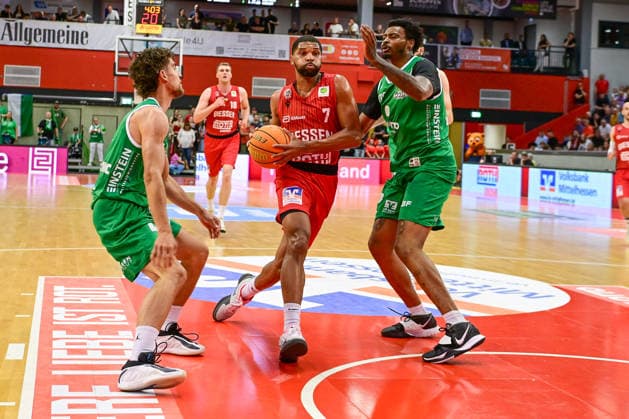 Aleksa Kovacevic, Kyle Castlin, Decorian Jeffries 2 Bundesliga Pro A, 34 Matchday, 46ers, Basketball, Basketball season 2025 2026, BBL, Germany, Giessen 46ers EPG Baskets Koblenz, Giessen in red,Koblenz in green, Men, Men