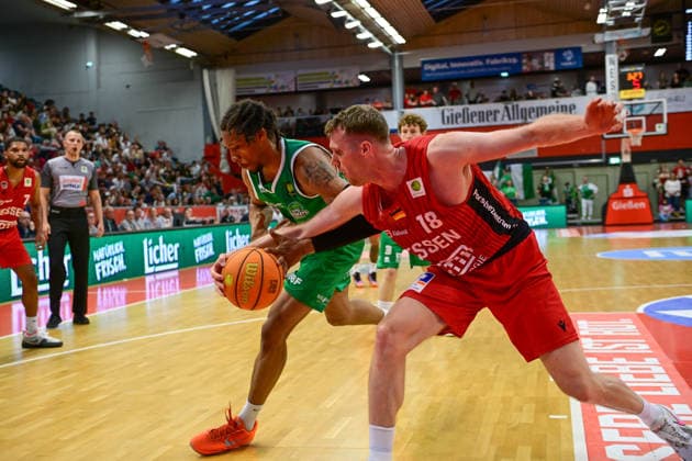 Devonte McCall, Till Gloger 2 Bundesliga Pro A, 34 Matchday, 46ers, Basketball, Basketball season 2025 2026, BBL, Germany, Giessen 46ers EPG Baskets Koblenz, Giessen in red,Koblenz in green, Men, Men