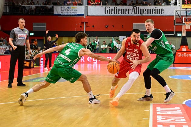 Aleksa Kovacevic, Viktor Kovacevic, Jonas Niedermanner 2 Bundesliga Pro A, 34 Matchday, 46ers, Basketball, Basketball season 2025 2026, BBL, Germany, Giessen 46ers EPG Baskets Koblenz, Giessen in red,Koblenz in green, Men, Men