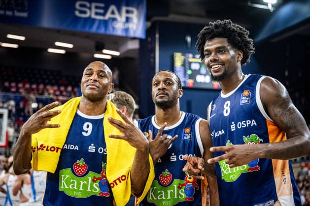 Rostock, Germany 02 May 2026 1 BBL 2025 2026 Sp 32 Rostock Seawolves vs Science City Jena In the picture from left DeAndre Lansdowne Rostock Seawolves , Phillip Greene IV Rostock Seawolves and top scorer Kassim Nicholson Rostock Seawolves Copyright: xFotostandx xVoelkerx