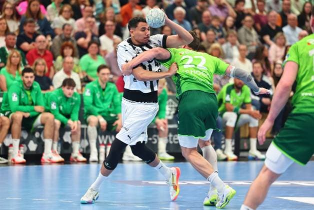 Mohab Mohamed Saeed Abdelhak THW Kiel, 48 in duel with Jona Schoch HSG Wetzlar, 22 GER, HSG Wetzlar vs THW Kiel, Handball, 1 Bundesliga, Matchday 30, Season 2025 2026, 02 05 2026 GER, HSG Wetzlar vs THW Kiel, Handball, 1 Bundesliga, Matchday 30, Season 2025 2026, 02 05 2026 Wetzlar Copyright: xEibner-Pressefoto RenexWeissx EP_RWS