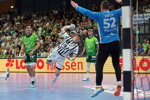02 05 2026, xovx, Handball Daikin Handball Bundesliga, HSG Wetzlar THW Kiel v l Josip Simic HSG Wetzlar , Lukas Laube THW Kiel , Tristan Kirschner HSG Wetzlar , Andreas Palicka HSG Wetzlar Wetzlar Buderus Arena Hessen Germany EN