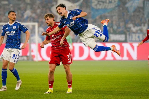 Sport Bilder des Tages Deutschland: Fussball 2. Bundesliga 2025 - 2026, 32. Spieltag - FC Schalke 04 vs Fortuna Düsseldorf - Veltins Arena (Schalke): Soufiane El-Faouzi (Schalke 04, 23) Christopher Lenz (Fortuna Düsseldorf, 3) Dejan LjubiÄ?iÄ‡ Dejan Ljubicic (Schalke 04, 21) *** Germany Soccer 2 Bundesliga 2025 2026, 32 Matchday FC Schalke 04 vs Fortuna Düsseldorf Veltins Arena Schalke Soufiane El Faouzi Schalke 04, 23 Christopher Lenz Fortuna Düsseldorf, 3 Dejan LjubiÄiÄ‡ Dejan Ljubicic Schalke 04, 21 Copyright: xJOERANxSTEINSIEKx
