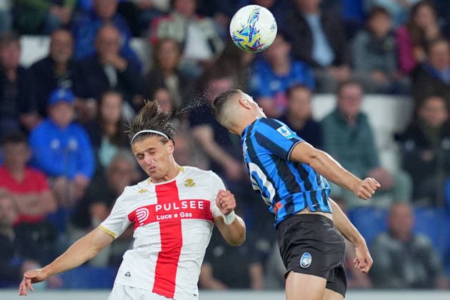 Atalanta s Nikola Krstovic fights for the ball with Genoa™s Lorenzo Colombo during the Serie A soccer match between Atalanta and Genoa at the New Balance Stadium in Bergamo , north Italy - Saturday , May 02 , 2026. - Soccer .  Copyright: xSpada LaPressex