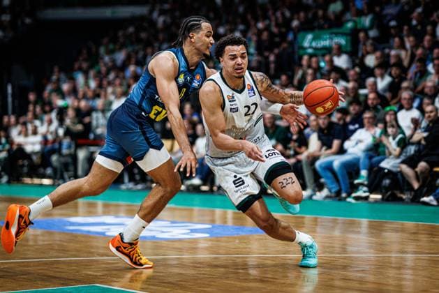 Nolan Adekunle Gladiators Trier in a duel with Nicholas Tischler EWE Baskets Oldenburg , Vet Concept Gladiators Trier vs EWE Baskets Oldenburg, Basketball , Basketball, easyCredit BBL, Matchday 32, Season 2025 2026, 02 05 2026 Vet Concept Gladiators Trier vs EWE Baskets Oldenburg, Basketball , Basketball, easyCredit BBL, Matchday 32, Season 2025 2026, 02 05 2026 Copyright: xEibner-Pressefoto AlexanderxNeisx EP_ANS