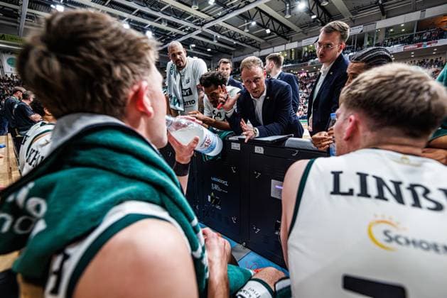 Jacques Schneider Gladiators Trier with team during timeout, Vet Concept Gladiators Trier vs EWE Baskets Oldenburg, Basketball , Basketball, easyCredit BBL, Matchday 32, Season 2025 2026, 02 05 2026 Vet Concept Gladiators Trier vs EWE Baskets Oldenburg, Basketball , Basketball, easyCredit BBL, Matchday 32, Season 2025 2026, 02 05 2026 Copyright: xEibner-Pressefoto AlexanderxNeisx EP_ANS