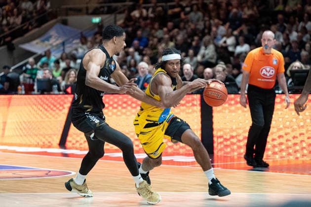 Stef Smith Nr 3 MHP Riesen Ludwigsburg vs David NGuessan Nr 1 Basketball Loewen Braunschweig GER, Basketball Loewen Braunschweig vs MHP Riesen Ludwigsburg, Basketball, easyCredit BBL, Week 32, Season 2025 26, 02 05 2026 GER, Basketball Loewen Braunschweig vs MHP Riesen Ludwigsburg, Basketball, easyCredit BBL, Week 32, Season 2025 26, 02 05 2026 Braunschweig Copyright: xEibner-Pressefoto DanielxREINELTx EP_DRT