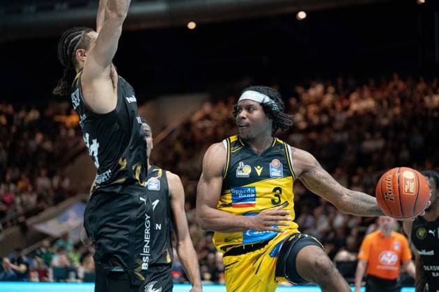 Stef Smith Nr 3 MHP Riesen Ludwigsburg vs Kaza Kajami Keane Nr 24 Basketball Loewen Braunschweig GER, Basketball Loewen Braunschweig vs MHP Riesen Ludwigsburg, Basketball, easyCredit BBL, Week 32, Season 2025 26, 02 05 2026 GER, Basketball Loewen Braunschweig vs MHP Riesen Ludwigsburg, Basketball, easyCredit BBL, Week 32, Season 2025 26, 02 05 2026 Braunschweig Copyright: xEibner-Pressefoto DanielxREINELTx EP_DRT