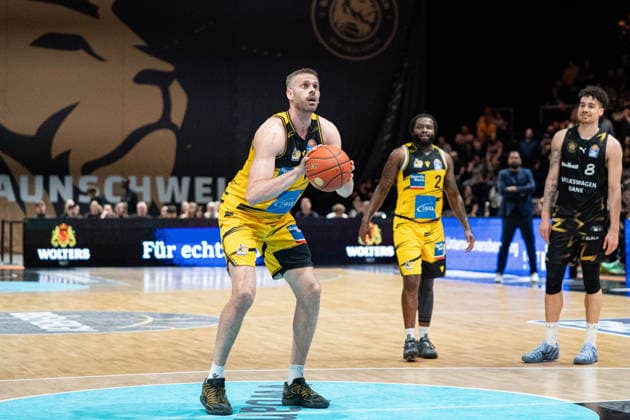 Jonas Wohlfarth Bottermann Nr 18 MHP Riesen Ludwigsburg at free throw GER, Basketball Loewen Braunschweig vs MHP Riesen Ludwigsburg, Basketball, easyCredit BBL, Week 32, Season 2025 26, 02 05 2026 GER, Basketball Loewen Braunschweig vs MHP Riesen Ludwigsburg, Basketball, easyCredit BBL, Week 32, Season 2025 26, 02 05 2026 Braunschweig Copyright: xEibner-Pressefoto DanielxREINELTx EP_DRT