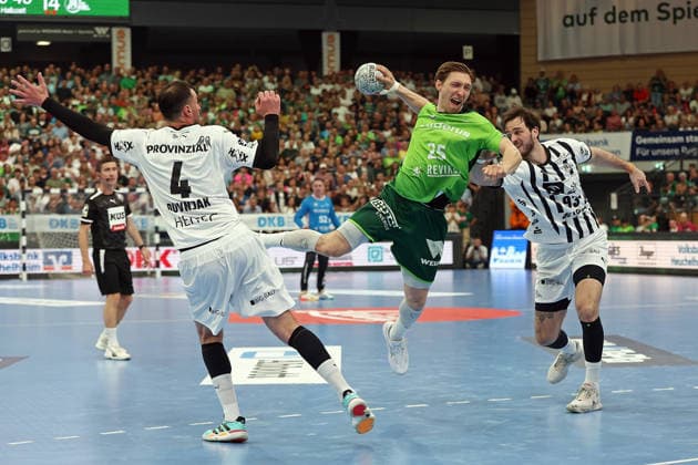 02 05 2026, xovx, Handball Daikin Handball Bundesliga, HSG Wetzlar THW Kiel v l Domagoj Duvnjak THW Kiel , Justin Müller HSG Wetzlar , Veron Nacinovic THW Kiel Wetzlar Buderus Arena Hessen Germany EN