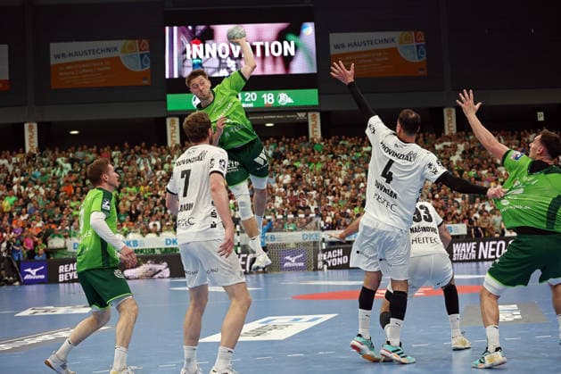02 05 2026, xovx, Handball Daikin Handball Bundesliga, HSG Wetzlar THW Kiel v l Dominik Mappes HSG Wetzlar , Magnus Landin Jacobsen THW Kiel , Niklas Theiß HSG Wetzlar , Domagoj Duvnjak THW Kiel , Josip Simic HSG Wetzlar Wetzlar Buderus Arena Hessen Germany EN