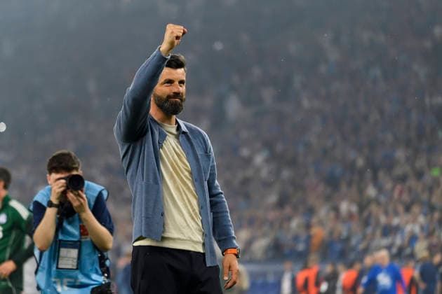Sport Bilder des Tages Trainer Miron Muslic (FC Schalke) feiert den Aufstieg in die 1. Bundesliga waehrend des spiels der 2. Bundesliga zwischen FC Schalke 04 und Fortuna Düsseldorf, Veltins-Arena am 02. May 2026 in Gelsenkirchen, Deutschland. (Foto von Max Maiwald DeFodi Images) +++ Trainer Miron Muslic (FC Schalke) celebrate promotion to the 1. Bundesliga during the 2. Bundesliga match between FC Schalke 04 and Fortuna Düsseldorf at Veltins-Arena on May 2, 2026 in Gelsenkirchen, Germany. (Photo by Max Maiwald DeFodi Images) (Photo by Max Maiwald DeFodi Images) - *** Coach Miron Muslic FC Schalke celebrate promotion to the 1 Bundesliga during the 2 Bundesliga match between FC Schalke 04 and Fortuna Düsseldorf at Veltins Arena on May 02, 2026 in Gelsenkirchen, Germany, Germany Photo by Max Maiwald DeFodi Images Coach Miron Muslic FC Schalke celebrate promotion to the 1 Bundesliga during the 2 Bundesliga match between FC Schalke 04 and Fortuna Düsseldorf at Veltins Arena on May 2, 2026 in Gelsenkirchen, Germany Photo by Max Maiwald DeFodi Images Photo by Max Maiwald DeFodi Images