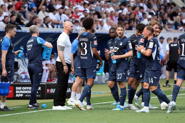 02.05.26 TSG 1899 Hoffenheim - VfB Stuttgart Deutschland, Sinsheim, 02.05.2026, Fussball, Bundesliga, Saison 2025 2026, TSG 1899 Hoffenheim - VfB Stuttgart: v.l. Christian Ilzer (Trainer TSG 1899 Hoffenheim), Andrej Kramaric (TSG 1899 Hoffenheim). *** 02 05 26 TSG 1899 Hoffenheim VfB Stuttgart Germany, Sinsheim, 02 05 2026, Football, Bundesliga, Season 2025 2026, TSG 1899 Hoffenheim VfB Stuttgart v l Christian Ilzer Coach TSG 1899 Hoffenheim , Andrej Kramaric TSG 1899 Hoffenheim