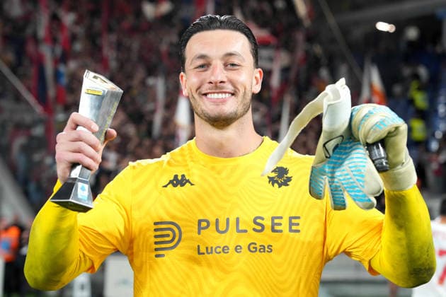 Genoa™s Justin Bijlow, Panini player of the match during the Serie A soccer match between Atalanta and Genoa at the New Balance Stadium in Bergamo , north Italy - Saturday , May 02 , 2026. - Soccer .  Copyright: xSpada LaPressex