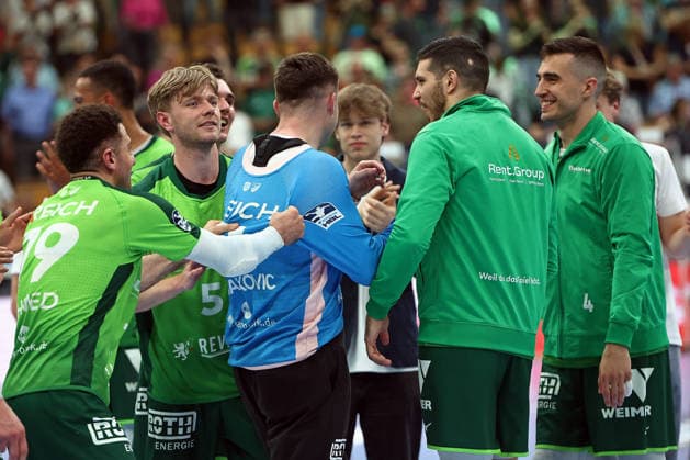 02 05 2026, xovx, Handball Daikin Handball Bundesliga, HSG Wetzlar THW Kiel The players of HSG Wetzlar celebrate the 33 25 victory against THW Kiel Wetzlar Buderus Arena Hessen Germany EN