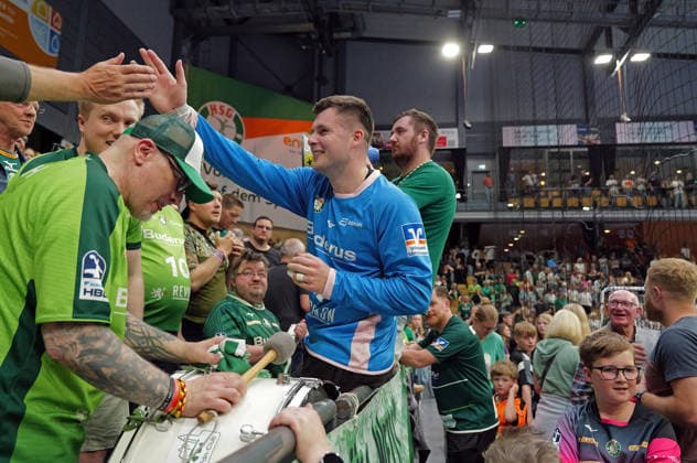 02 05 2026, xovx, Handball Daikin Handball Bundesliga, HSG Wetzlar THW Kiel The players of HSG Wetzlar celebrate the 33 25 victory against THW Kiel Wetzlar Buderus Arena Hessen Germany DE
