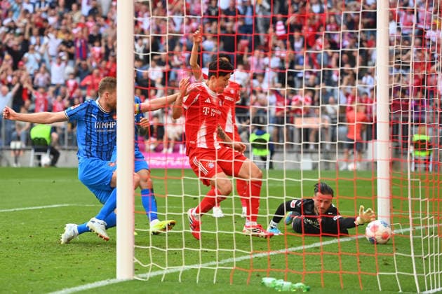 Eigentor Torwart Diant RAMAJ (Heidenheim) nach Schuss von Michael OLISE (Bayern Muenche,nicht im Bild), Aktion,li:Minjae KIM (FC Bayern Muenchen), Patrick MAINKA (Heidenheim), Fussball 1. Bundesliga Saison 2025 2026, 32.Spieltag, Spieltag32 FC Bayern Muenchen - 1.FC Heidenheim 3-3 am 02.05.2026 , A L L I A N Z A R E N A. *** Own goal goalkeeper Diant RAMAJ Heidenheim after shot by Michael OLISE Bayern Muenche,not in picture , action,left Minjae KIM FC Bayern Muenchen , Patrick MAINKA Heidenheim , Soccer 1 Bundesliga Season 2025 2026, 32 Matchday, Matchday32 FC Bayern Muenchen 1 FC Heidenheim 3 3 on 02 05 2026 , A L L I A N Z A R E N A