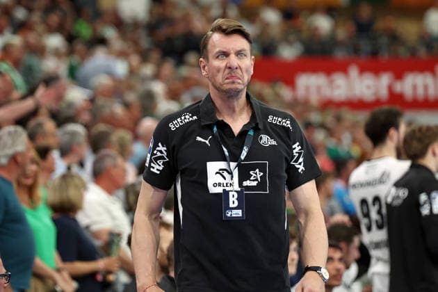 02.05.2026, xovx, Handball Daikin Handball Bundesliga, HSG Wetzlar - THW Kiel Trainer Filip Jicha (THW Kiel) enttäuscht, enttäuscht schauend Wetzlar Buderus-Arena Hessen Deutschland (DE) *** 02 05 2026, xovx, Handball Daikin Handball Bundesliga, HSG Wetzlar THW Kiel Coach Filip Jicha THW Kiel disappointed, disappointed looking Wetzlar Buderus Arena Hessen Germany EN