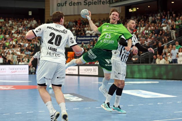 02 05 2026, xovx, Handball Daikin Handball Bundesliga, HSG Wetzlar THW Kiel v l Lukas Laube THW Kiel , Justin Müller HSG Wetzlar , Domagoj Duvnjak THW Kiel Wetzlar Buderus Arena Hessen Germany EN