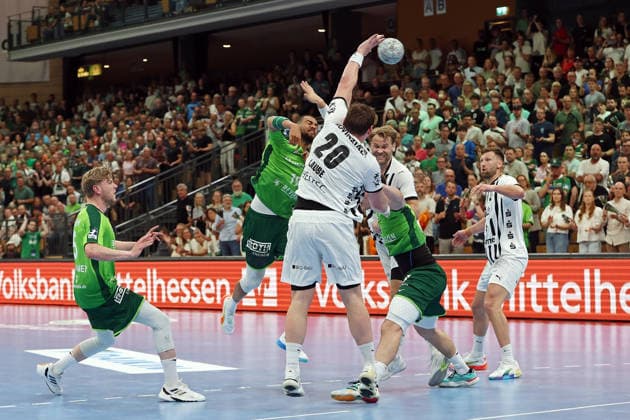 02 05 2026, xovx, Handball Daikin Handball Bundesliga, HSG Wetzlar THW Kiel v l Tristan Kirschner HSG Wetzlar , Philipp Ahouansou HSG Wetzlar , Lukas Laube THW Kiel , Peter Överby THW Kiel , Josip Simic HSG Wetzlar , Harald Reinkind THW Kiel Wetzlar Buderus Arena Hessen Germany EN