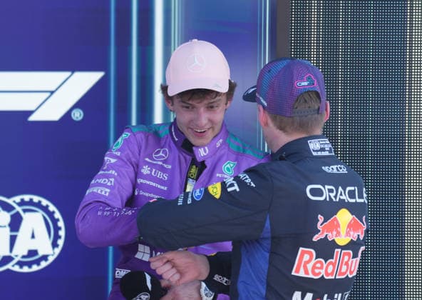 Formula 1 Crypto com Miami Grand Prix 2026 02 05 2026, Miami International Autodrome, Miami, Formula 1 Crypto com Miami Grand Prix 2026 ,pictured Max Verstappen NLD , Oracle Red Bull Racing congratulates Andrea Kimi Antonelli ITA , Mercedes AMG Petronas Formula One Team on pole position nordphotoxGmbHx xBratic nph00250