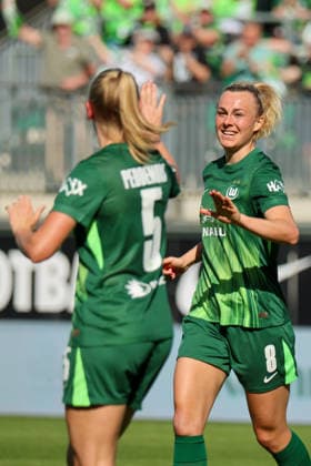 Wolfsburg, Germany 02 May 2026 1 Womens Bundesliga 24 Matchday VfL Wolfsburg vs RB Leipzig In the picture Goalscorer Lena Lattwein VfL scores the goal to make it 3 1 for Wolfsburg and cheers Copyright: HMBxMedia MadeleinexFantini