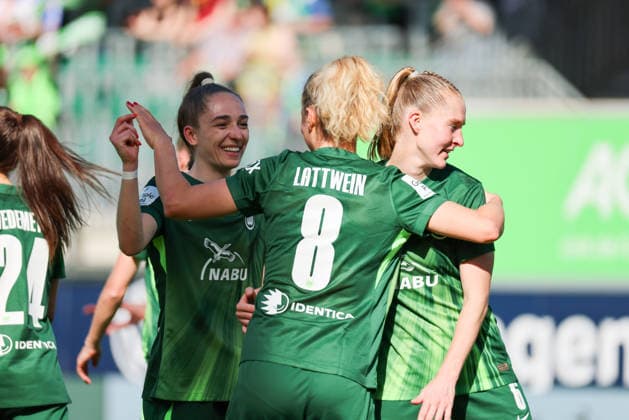 Wolfsburg, Germany 02 May 2026 1 Womens Bundesliga 24 Matchday VfL Wolfsburg vs RB Leipzig In the picture from left the second scorer Lena Lattwein VfL makes the goal to 3 1 for Wolfsburg and cheers with Sophia Kleinherne VfL and Janina Minge VfL Copyright: HMBxMedia MadeleinexFantini