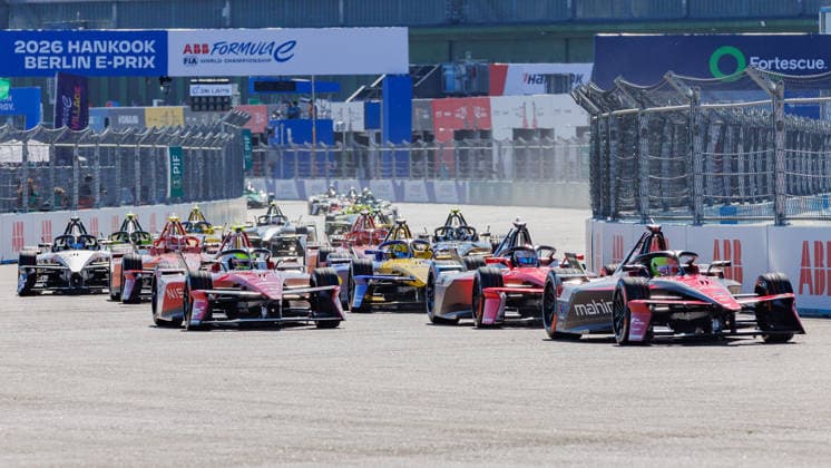 Startphase des Rennens, 02.05.2026, Berlin (Deutschland), Motorsport, ABB FIA Formula E World Championship, WM, Weltmeisterschaft Berlin E-Prix 2026 *** Start phase of the race, 02 05 2026, Berlin Germany , Motorsport, ABB FIA Formula E World Championship, Berlin E Prix 2026 xprx